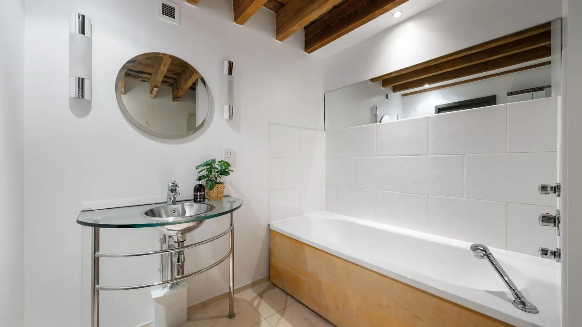 Canary Wharf - Converted Warehouse Apartment Λονδίνο